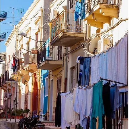 Sabrina Oda ve Kahvaltı Milazzo